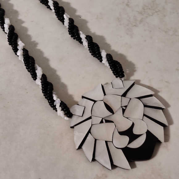 Vintage Lee Sands Mosaic Mother of Pearl Lion Necklace - Picture 9 of 12